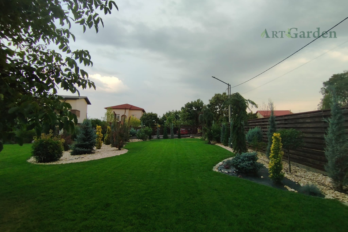 Grădină amenajată în București - Dantelei